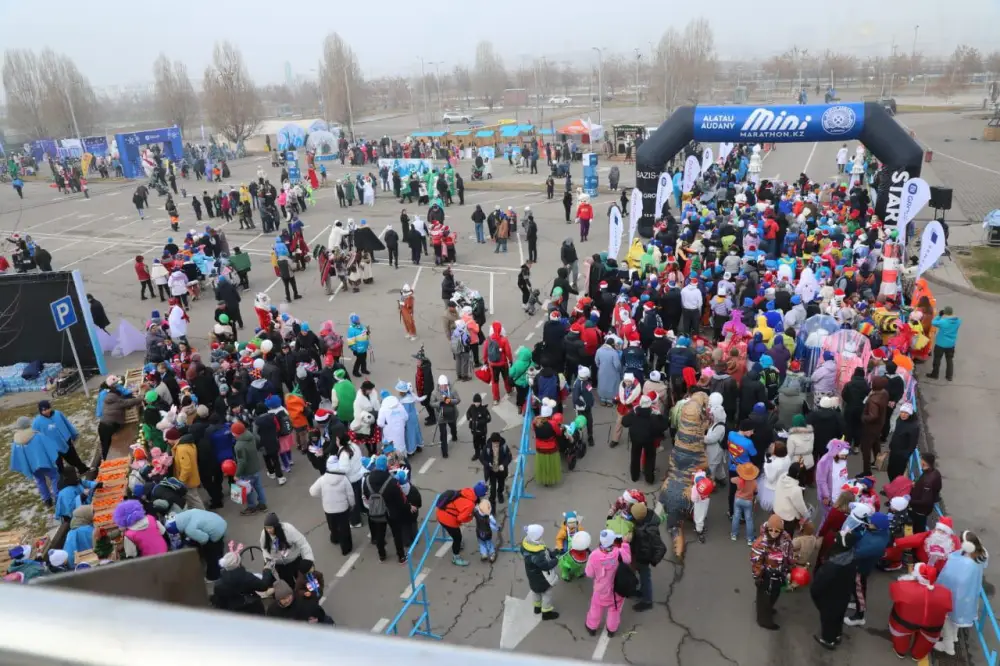 В Алматы прошёл предновогодний семейный забег под девизом «Одна цель. Один путь» (8)