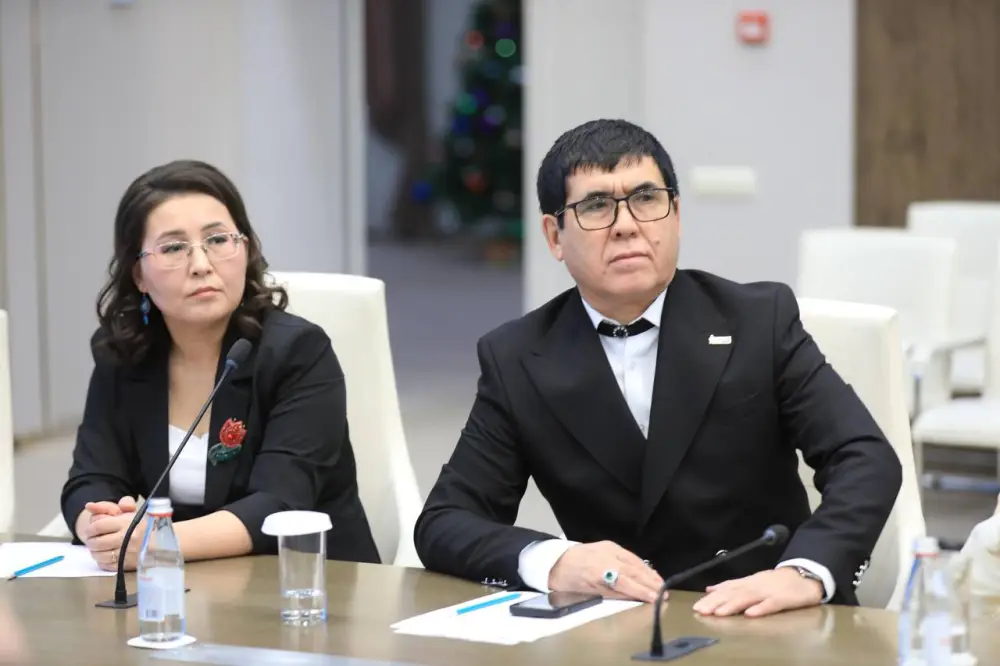 В Актобе писателям вручили грант «Қазына» (3)