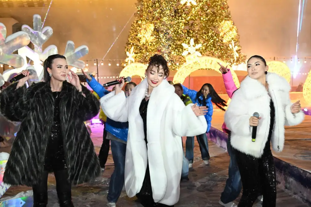 В Алматы зажгли главную новогоднюю ёлку (10)