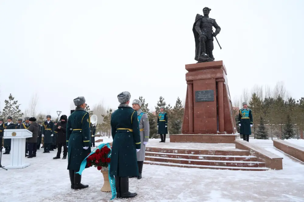 В Вооруженных силах почтили память Героя Советского Союза Бауыржана Момышулы (3)