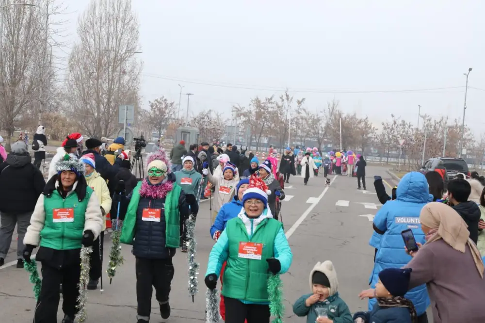 В Алматы прошёл предновогодний семейный забег под девизом «Одна цель. Один путь» (5)