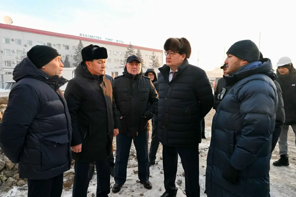 Здание железнодорожного вокзала в Семее модернизируется (3)