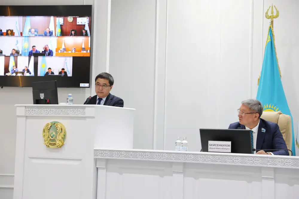 Ербол Карашукеев принял участие в расширенном заседании депутатской фракции партии «AMANAT» (5)