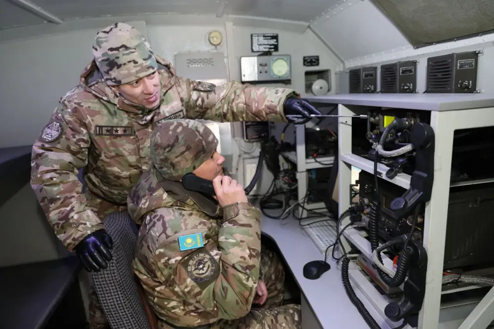В Алматы офицеры-связисты освоили цифровые средства связи нового поколения (5)