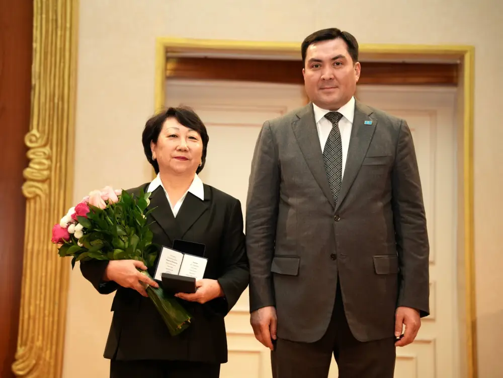 Госнаграды за свет и тепло: Министр энергетики Ерлан Аккенженов поздравил работников отрасли с профессиональным праздником (4)