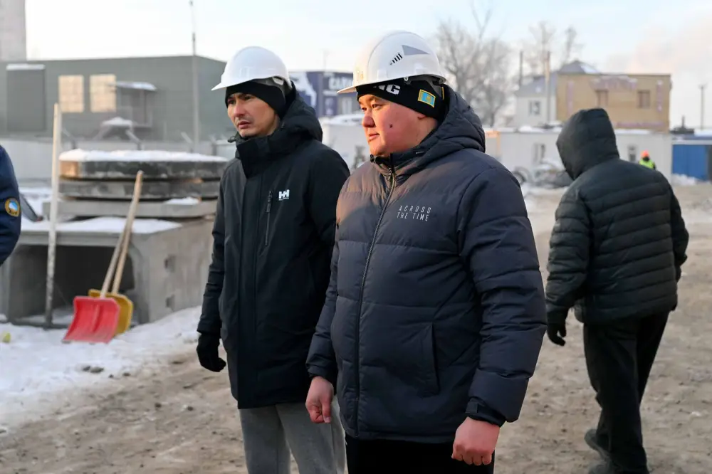 Здание железнодорожного вокзала в Семее модернизируется (4)