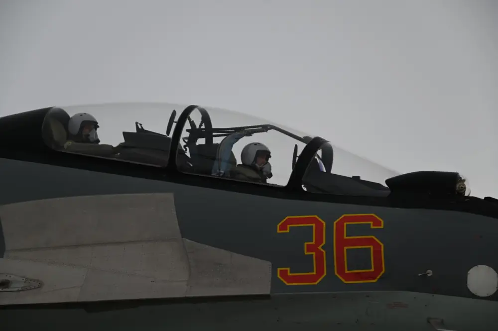 Военные летчики посвятили учебно-тренировочные полеты выдающемуся полководцу Бауыржану Момышулы (4)