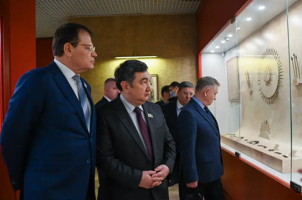 В Астане сенаторы ознакомились военно-патриотической работой в Вооруженных силах (4)