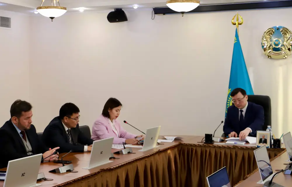 В Минтруда обсудили вопросы служебной этики и культуры взаимоотношений (3)