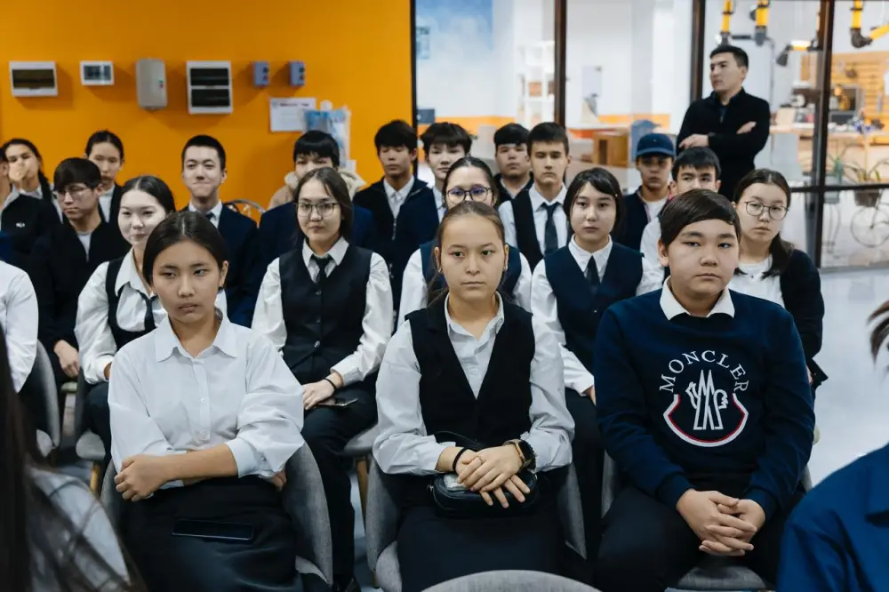 В рамках экологической акции «Таза Қазақстан» состоялась встреча с молодёжью (5)