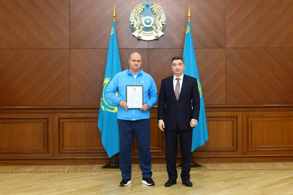 От имени Президента Олжас Бектенов вручил государственные награды призерам и тренерам XXV Летних Сурдлимпийских игр (6)