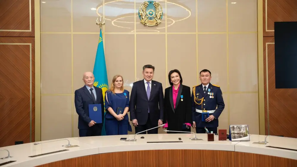 Пожарный МЧС награжден государственной наградой (2)