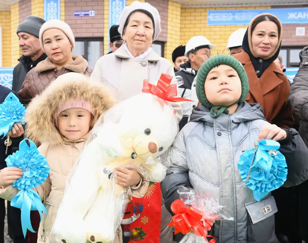 В Казалинском районе очередникам вручили ключи от жилья (9)