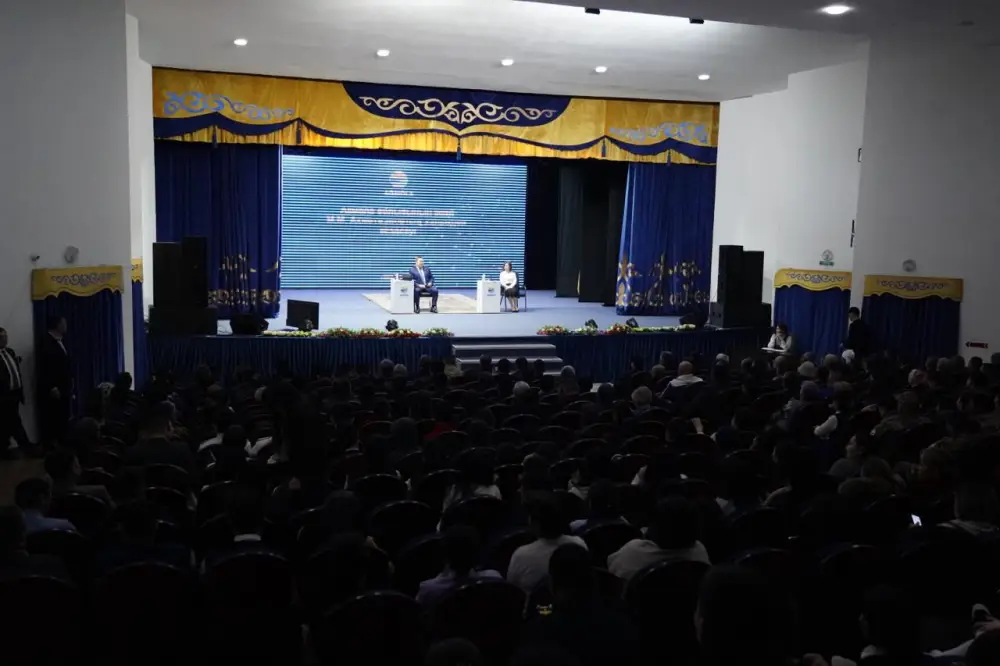 Аким Акмолинской области Марат Ахметжанов провел встречу с жителями Коргалжынского района (10)