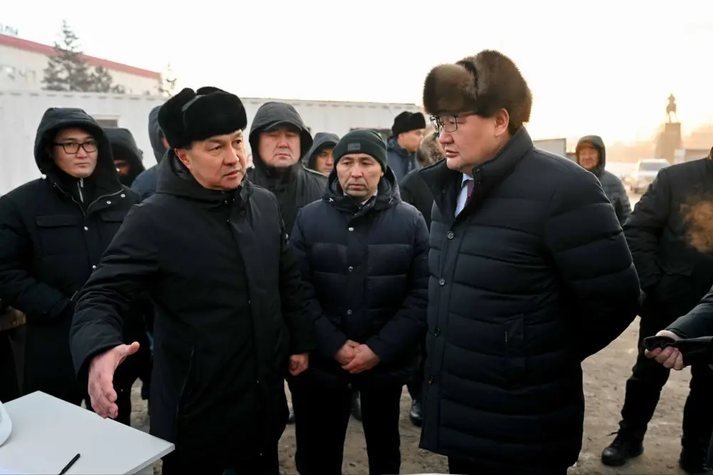 Здание железнодорожного вокзала в Семее модернизируется (8)