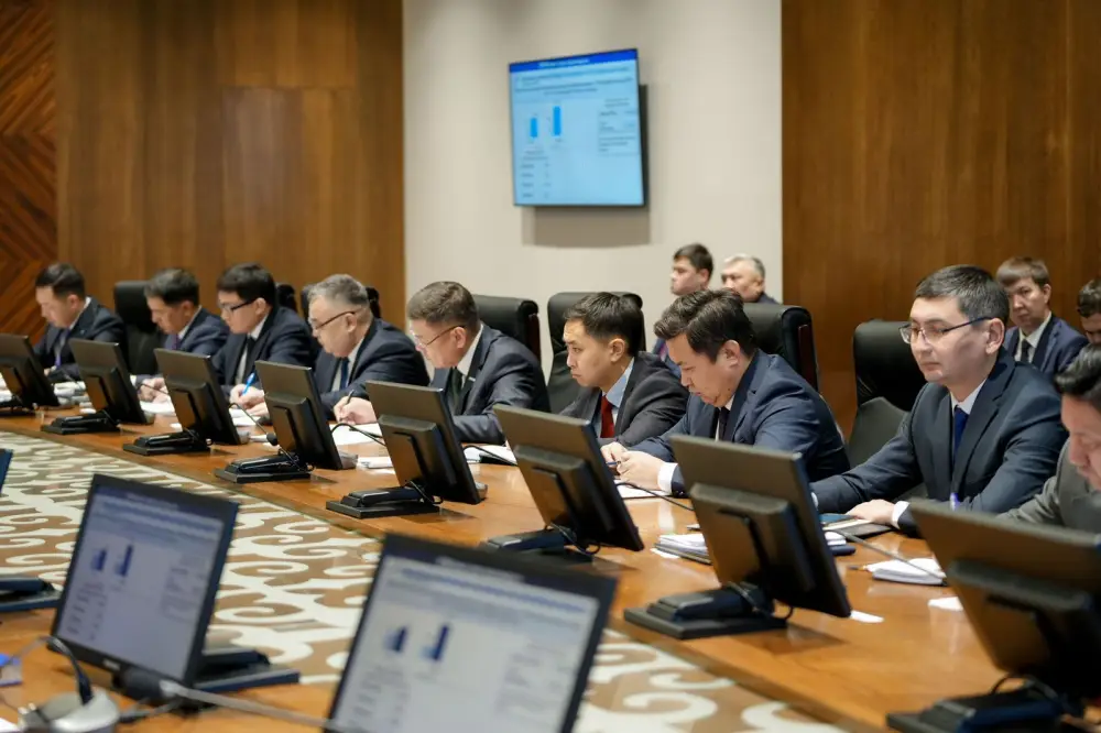 В области Абай обсудили развитие дорожной инфраструктуры (4)