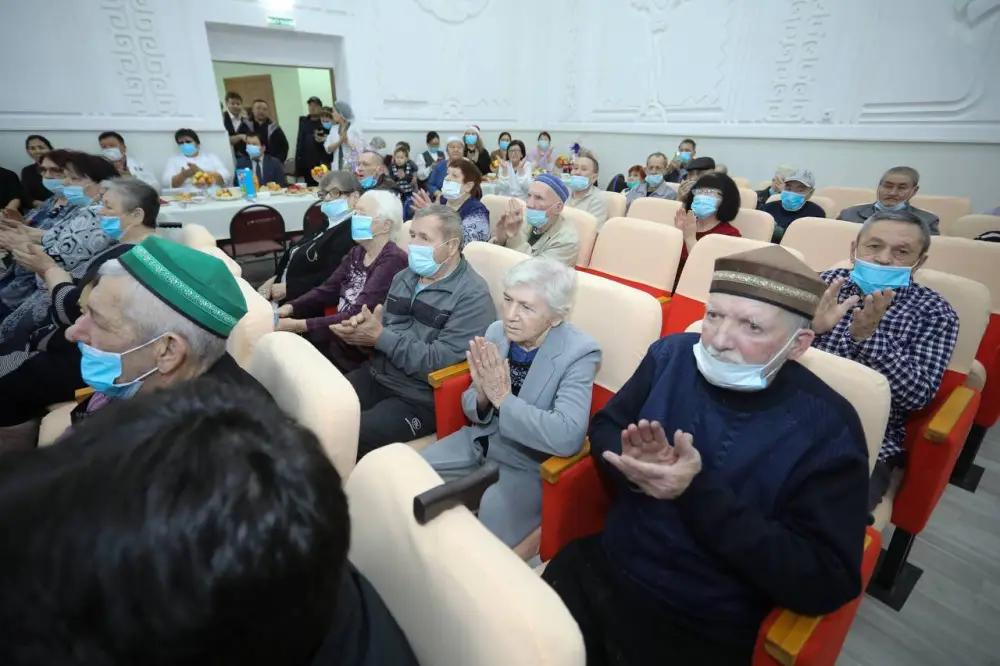 Глава региона поздравил получателей услуг Центра специальных социальных услуг № 2 с Новым годом (5)