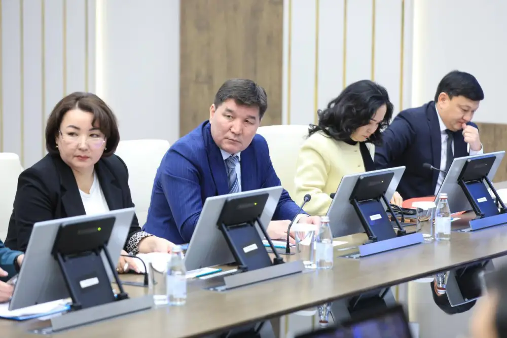 «В неблагоприятные погодные условия все службы должны работать оперативно и слаженно» - Асхат Шахаров (3)