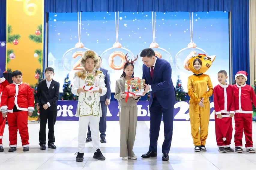 ШЫМКЕНТ: СОСТОЯЛАСЬ ТРАДИЦИОННАЯ ПРЕЗИДЕНТСКАЯ ЁЛКА ДЛЯ ДЕТЕЙ (3)