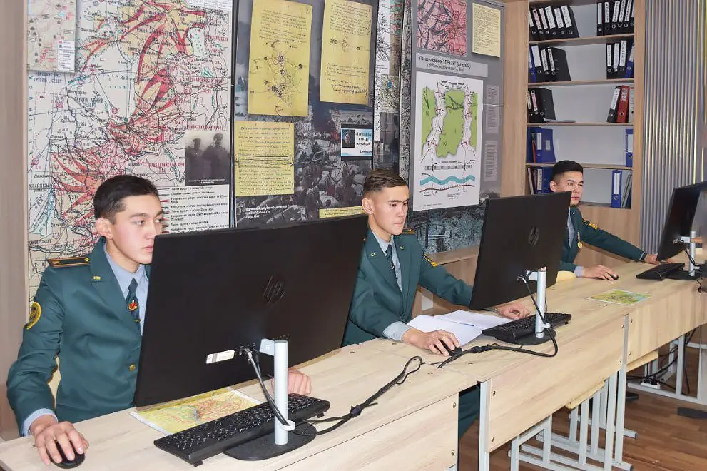 В Военном институте Сухопутных войск открыли учебный класс имени Бауыржана Момышулы (2)