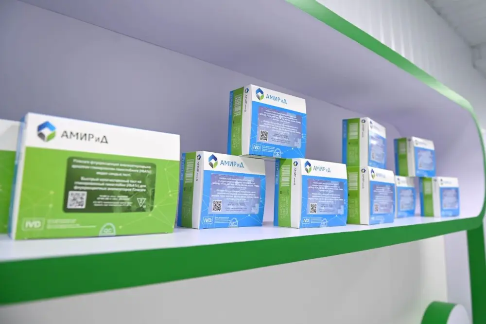 Глава государства ознакомился с деятельностью фармацевтических предприятий Жамбылской области (4)