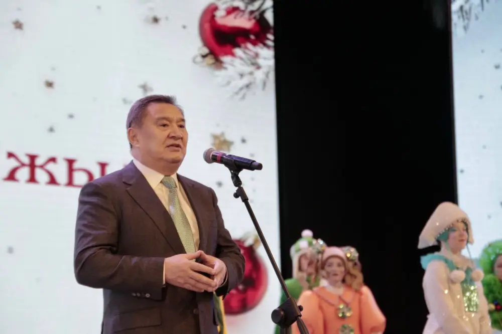 Юных акмолинцев поздравили на президентской ёлке (4)