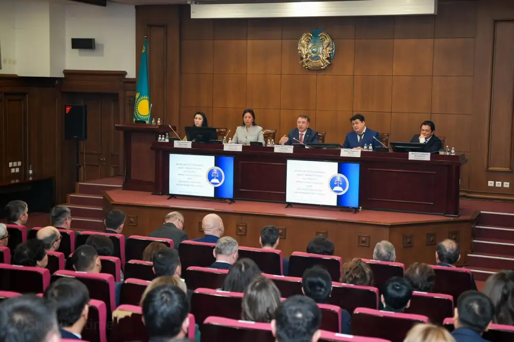 Под председательством Министра юстиции Республики Казахстан Ерлана Сарсембаева состоялось расширенное заседание коллегии Министерства юстиции (9)