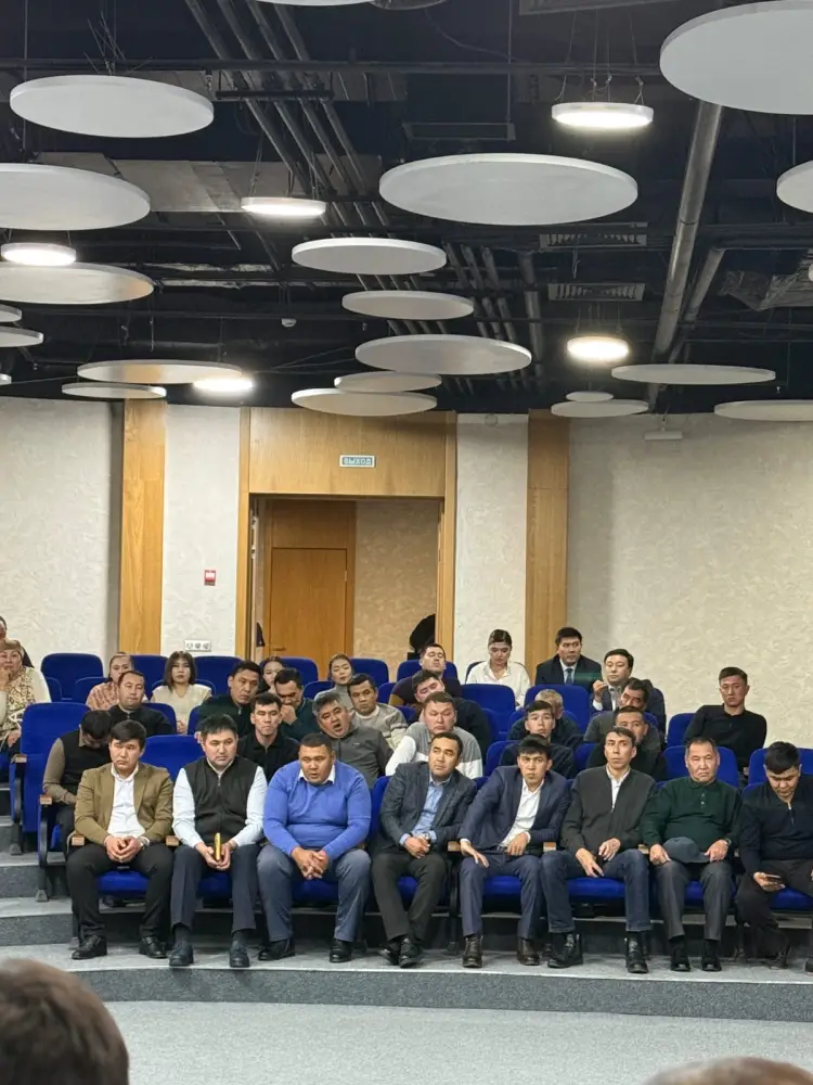 Вице-министр торговли и интеграции РК Айдар Абилдабеков посетил предприятия Туркестанской области и провёл встречу с населением и представителями бизнеса (7)