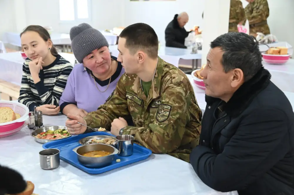 Воинскую часть Карагандинского гарнизона посетили родители солдат (6)