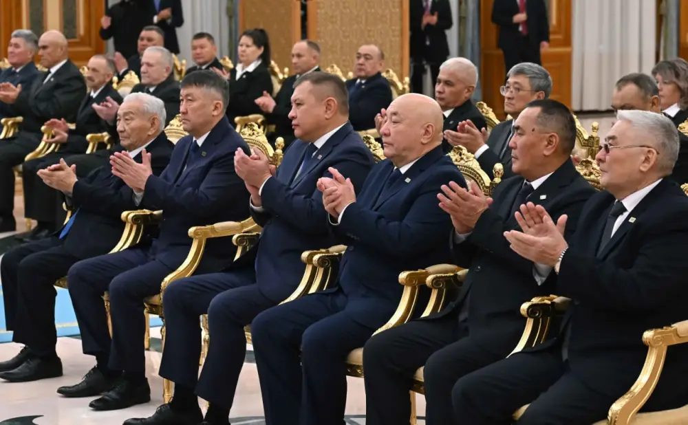 Глава государства поздравил работников энергетической отрасли с профессиональным праздником (3)