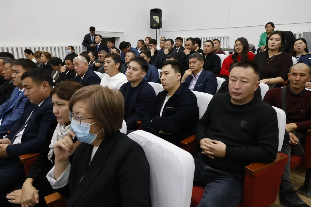 В Аксуском районе по итогам года очередь на жилье сократится на 12% (2)