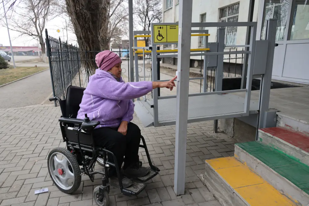 В Аксуском районе по итогам года очередь на жилье сократится на 12% (7)