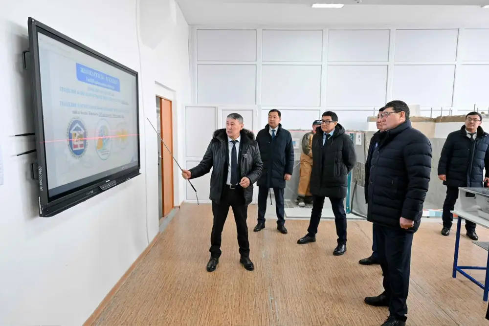 Глава региона ознакомился с работой Высшего колледжа геодезии, картографии и строительства (10)