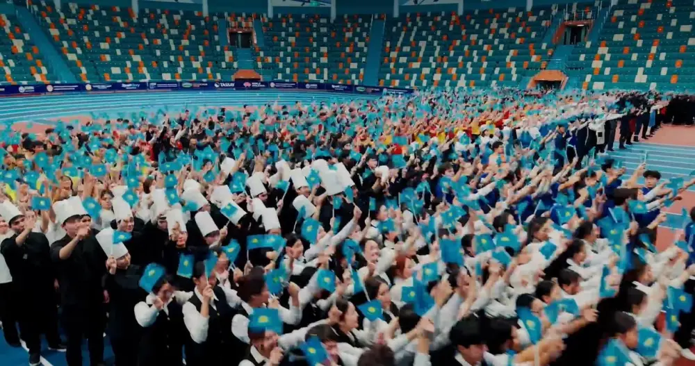 Более двух тысяч студентов столичных колледжей приняли участие во флешмобе в честь завершения Года рабочих профессий (3)