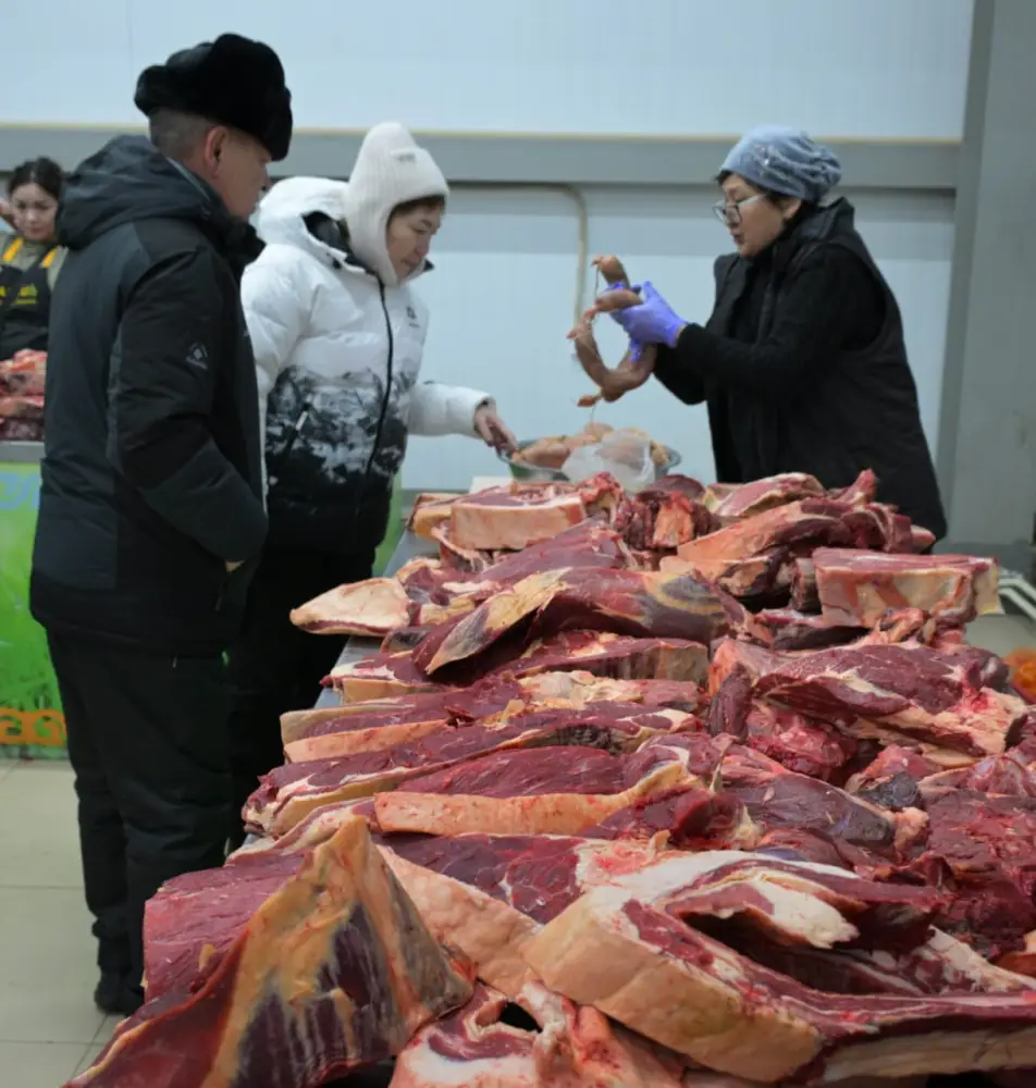 Все для новогоднего стола по доступным ценам: в Павлодаре прошла праздничная сельхозярмарка (6)