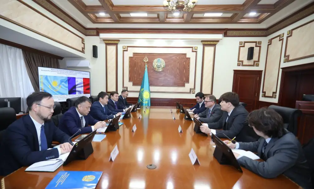 Аким Мангистауской области принял Чрезвычайного и Полномочного Посла Франции в Казахстане (3)