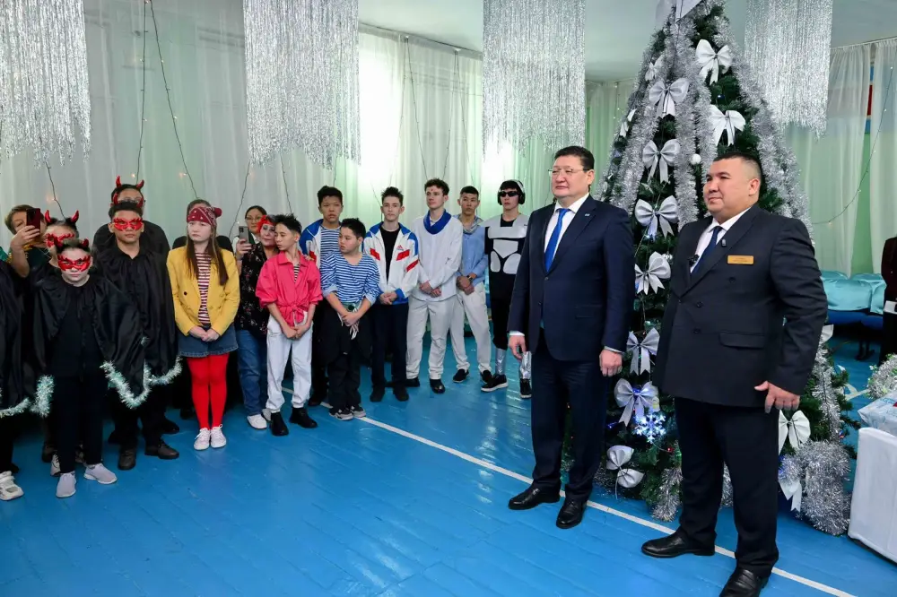 Аким области в преддверии Нового года посетил специальные школы-интернаты и Центр поддержки детей (5)