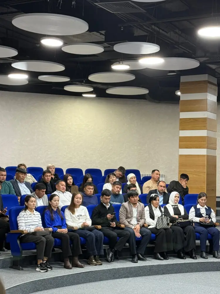 Вице-министр торговли и интеграции РК Айдар Абилдабеков посетил предприятия Туркестанской области и провёл встречу с населением и представителями бизнеса (8)