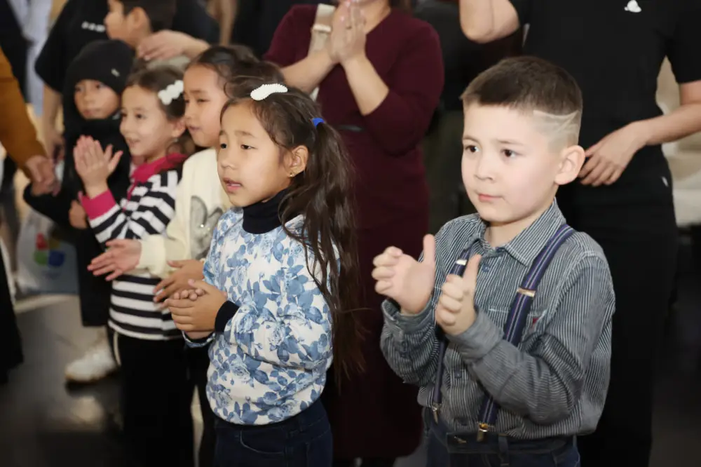 Военнослужащие Нацгвардии наполнили столицу новогодним настроением (2)