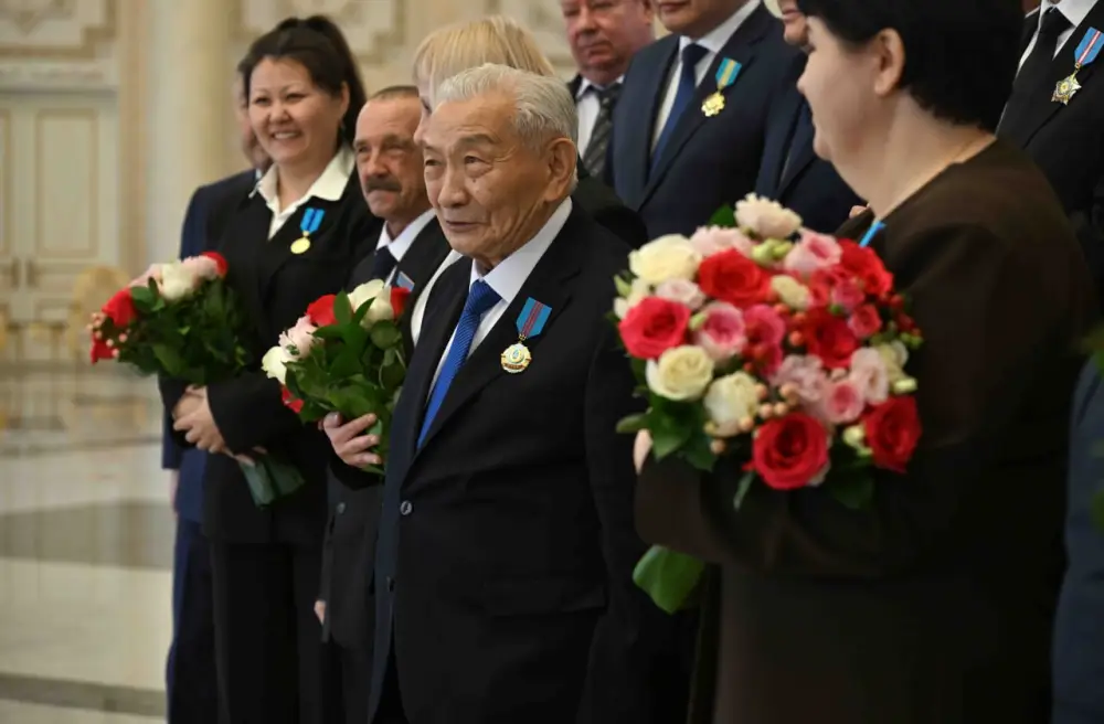 Глава государства поздравил работников энергетической отрасли с профессиональным праздником (4)