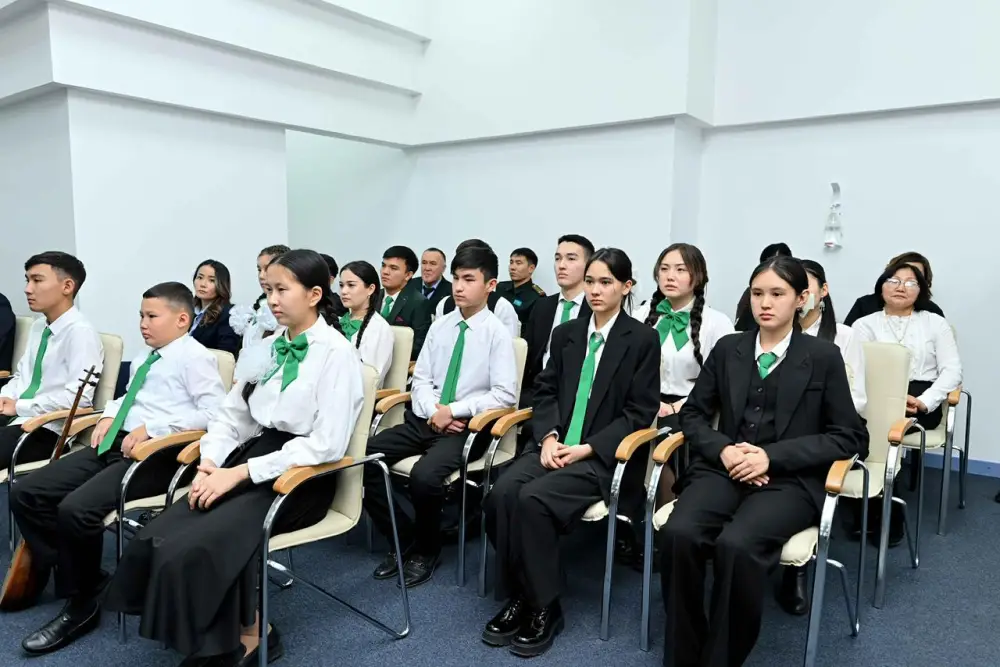 Аким области встретился с одаренными школьниками региона (4)