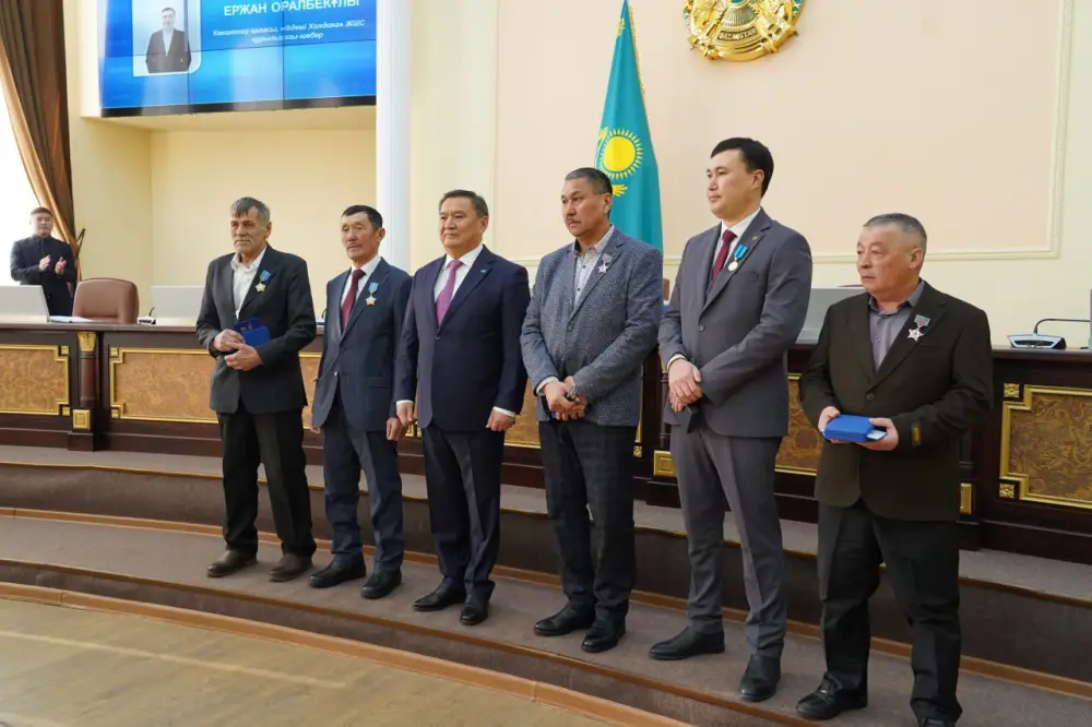 Государственные награды получили лучшие представители рабочих профессий (7)