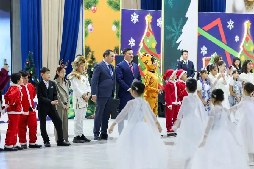 ШЫМКЕНТ: СОСТОЯЛАСЬ ТРАДИЦИОННАЯ ПРЕЗИДЕНТСКАЯ ЁЛКА ДЛЯ ДЕТЕЙ (4)