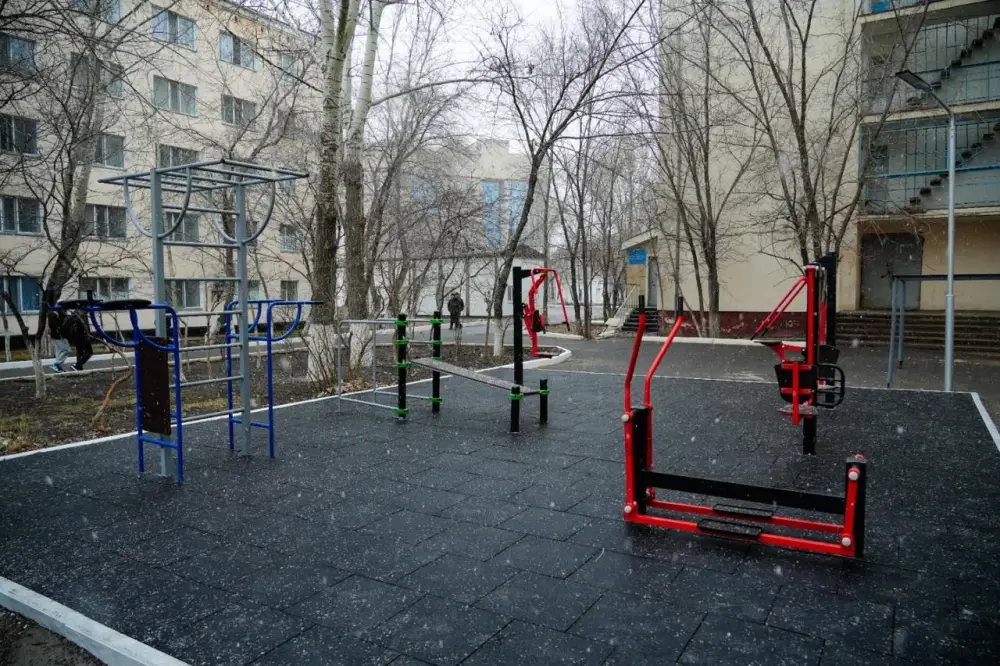 В Астане открылась спортивная воркаут-зона для молодежи (9)