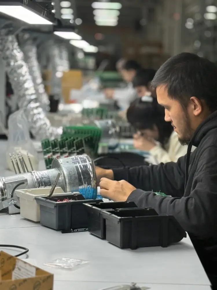 Внедрение современных цифровых решений: вице-министр Жаннат Дубирова посетила QR System (5)