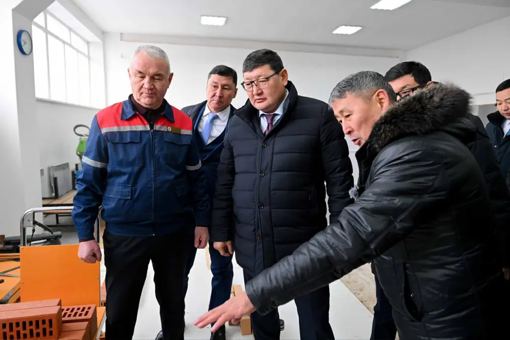 Глава региона ознакомился с работой Высшего колледжа геодезии, картографии и строительства (6)