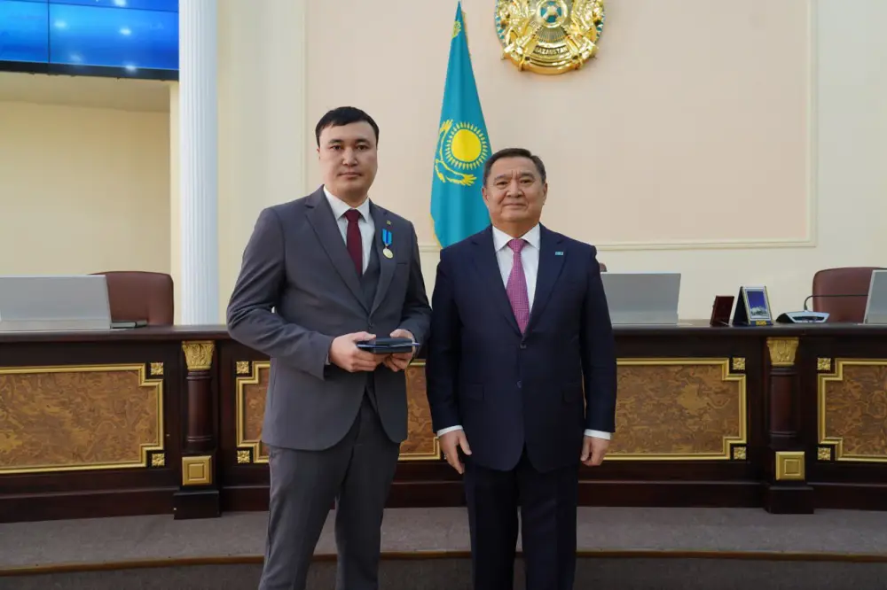 Государственные награды получили лучшие представители рабочих профессий (6)