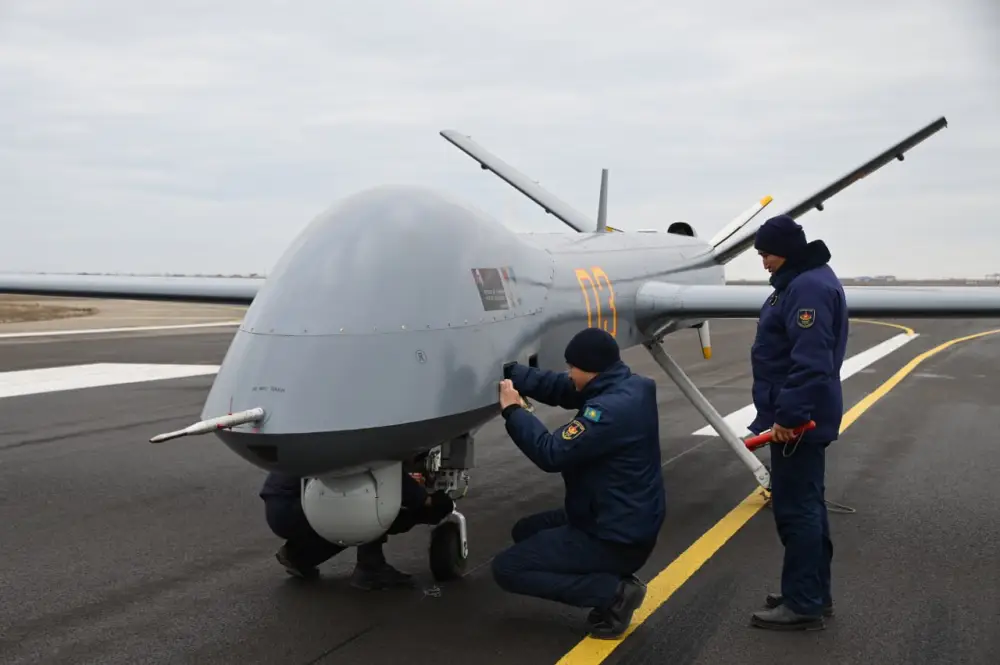 Военные летчики посвятили учебно-тренировочные полеты выдающемуся полководцу Бауыржану Момышулы (8)