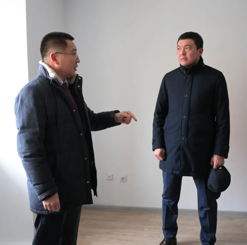 Аким Павлодарской области Асаин Байханов совершил рабочий объезд Экибастуза, в ходе которого ознакомился с реализацией ряда социально значимых проектов (10)