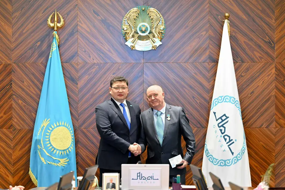 В области Абай чествовали специалистов энергетической отрасли (5)